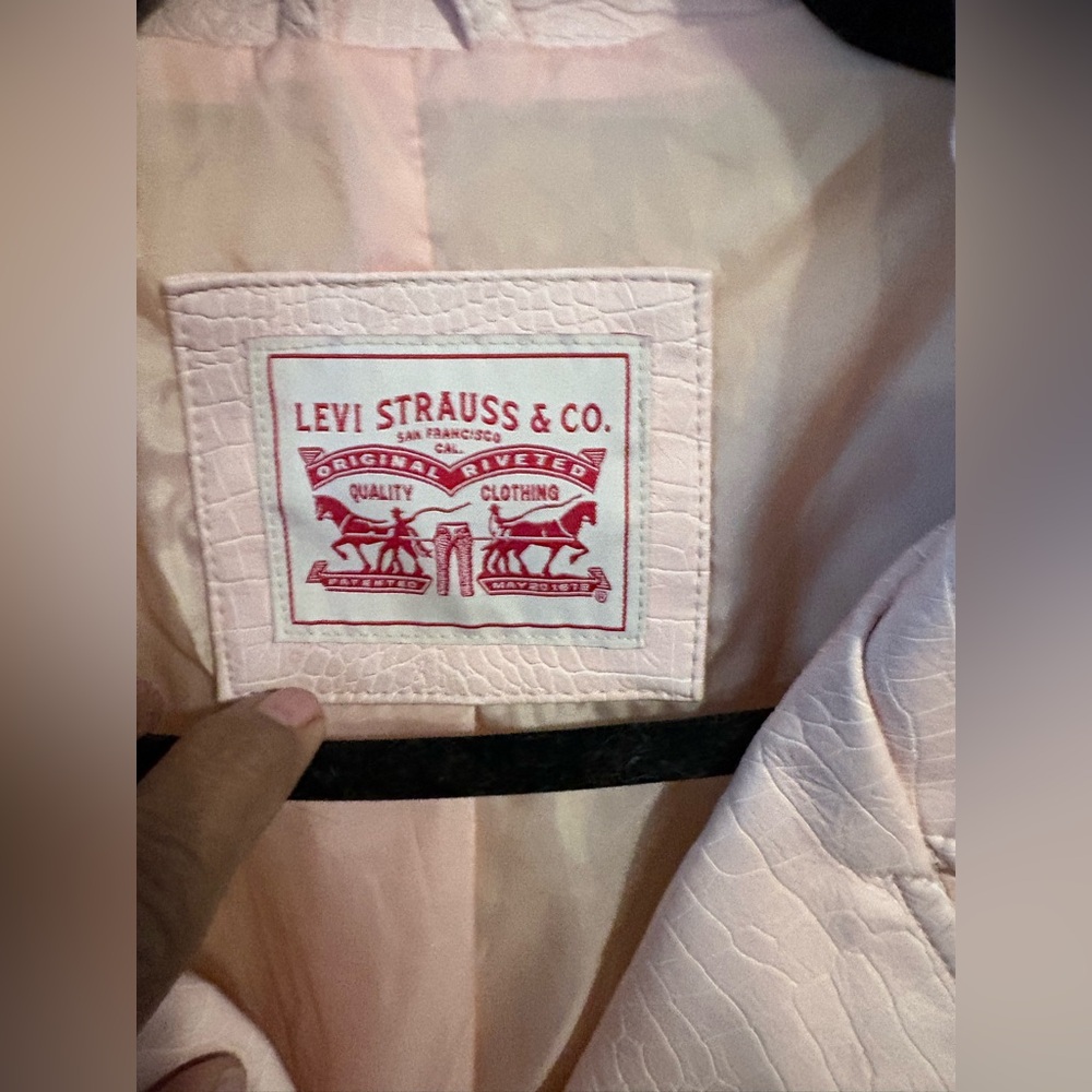 💗 Levi’s Pink Faux Leather Moto Jacket – Size 2X – NWOT PTP26/L24 - Picture 5 of 5